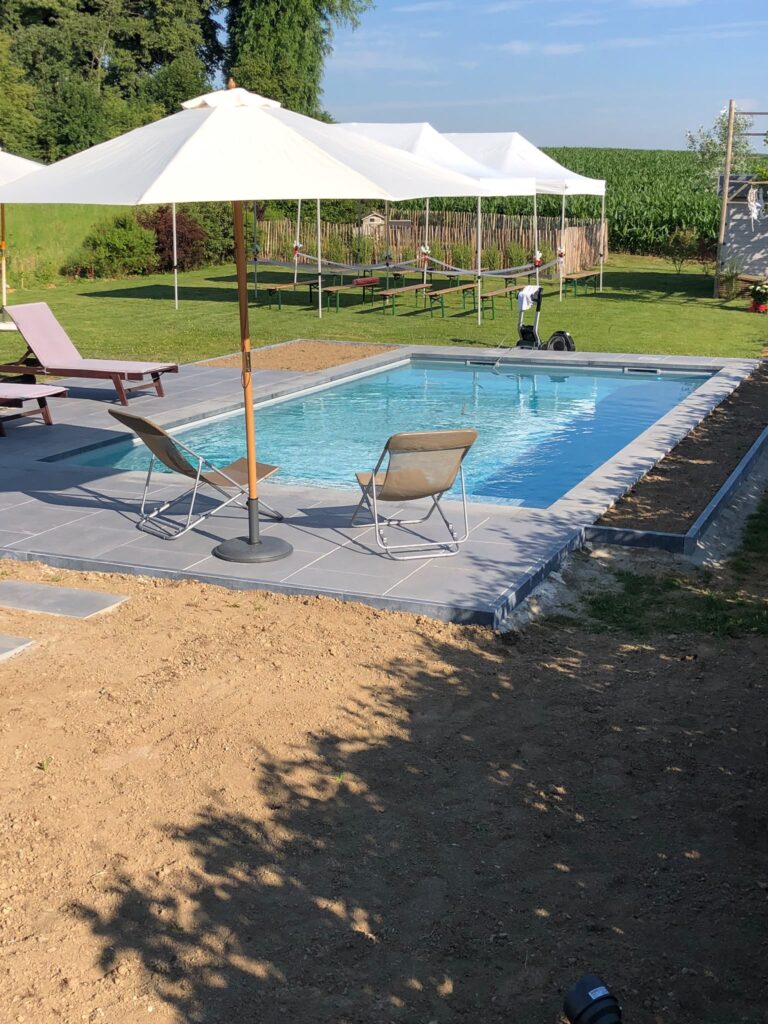 Piscine - chantier de carrelage à Toulon