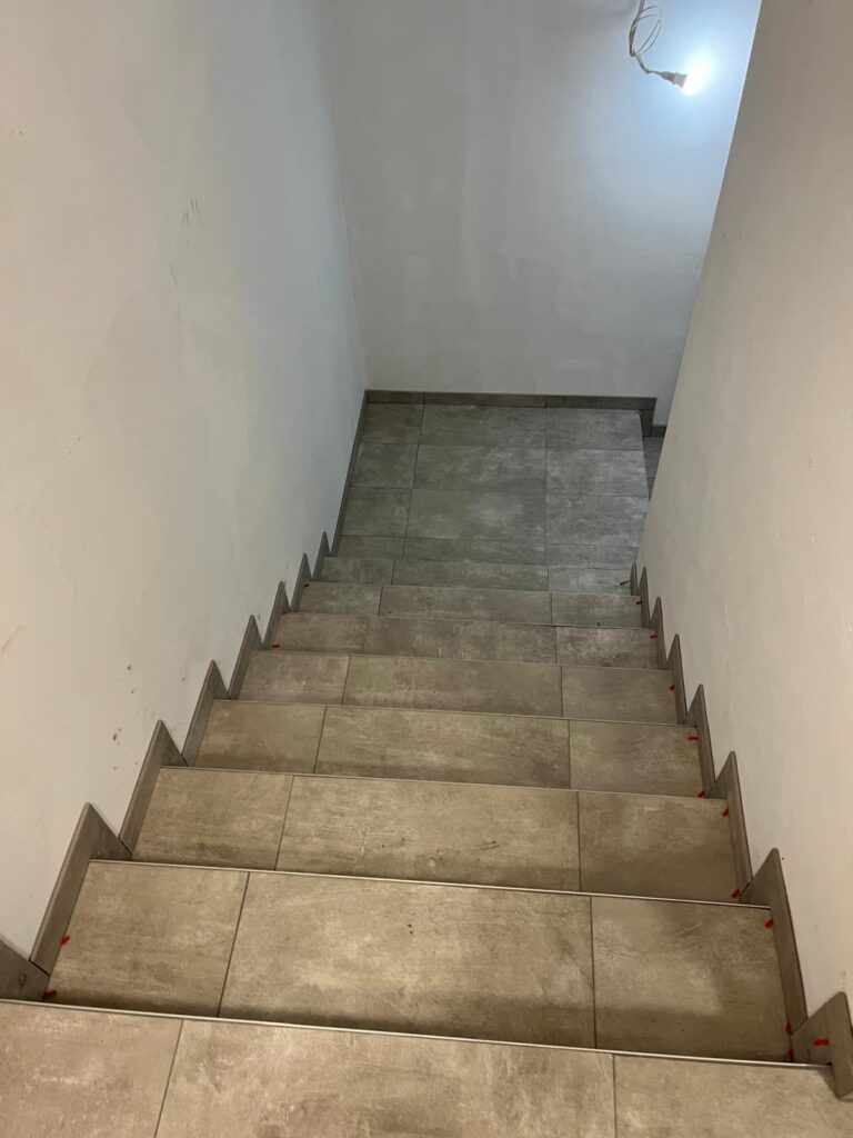 Escalier - chantier de carrelage à Toulon