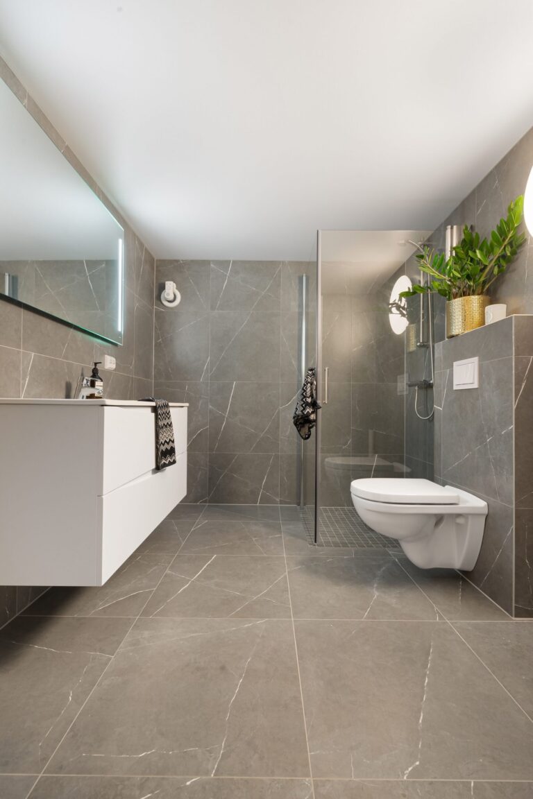 Salle de bain - chantier de carrelage à Toulon
