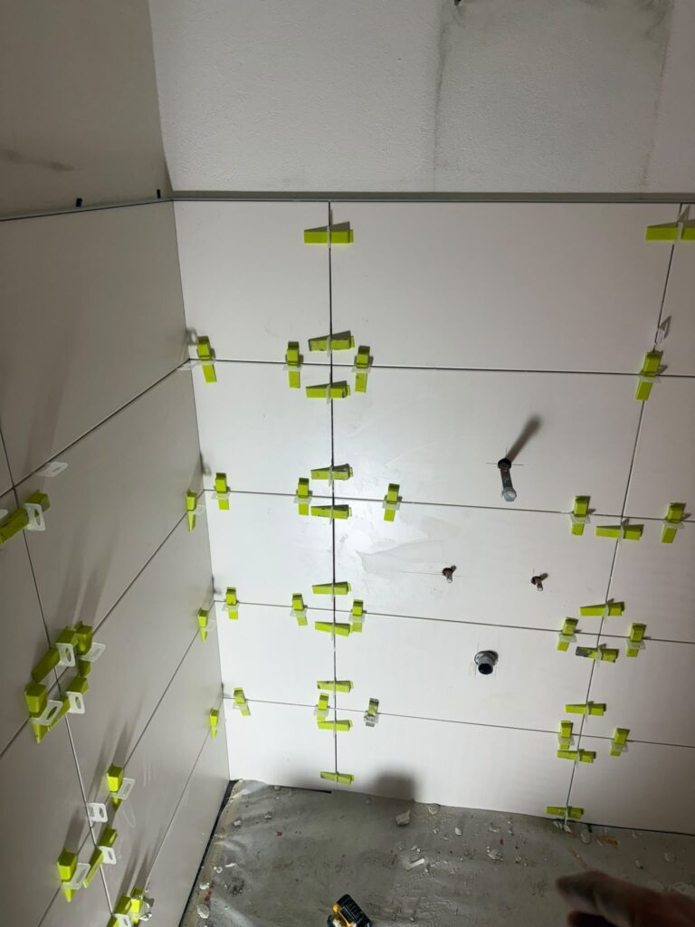 Salle de bain - chantier de carrelage à Toulon