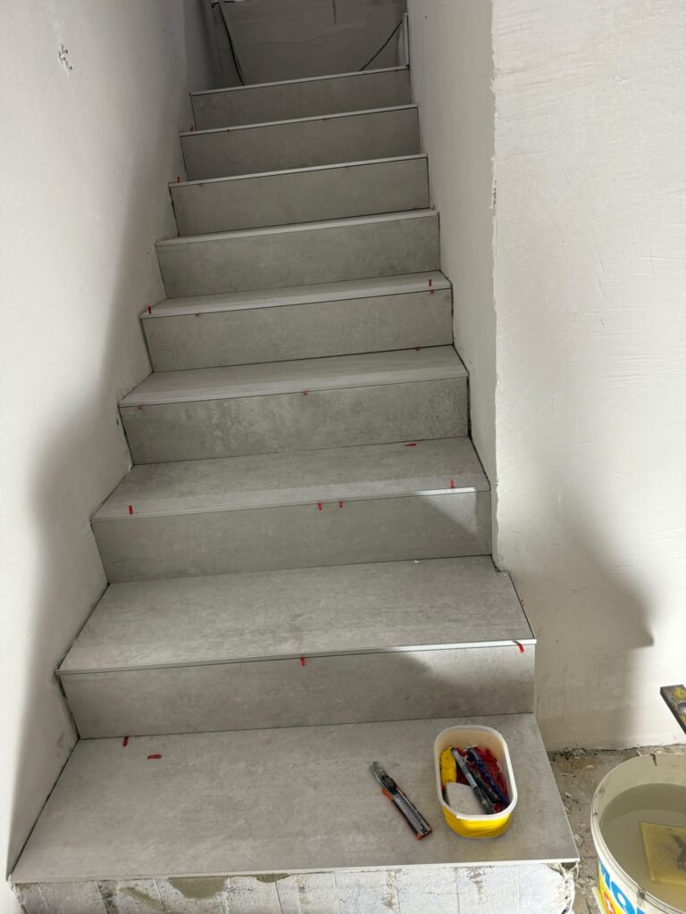 Escalier - chantier de carrelage à Toulon