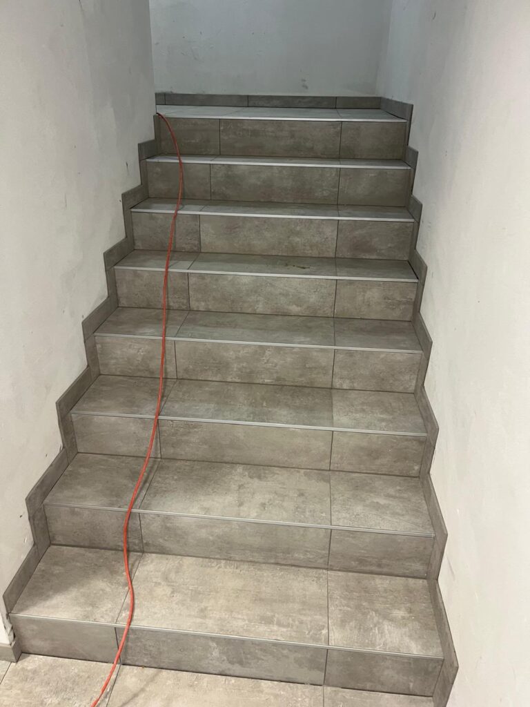 Escalier - chantier de carrelage à Toulon