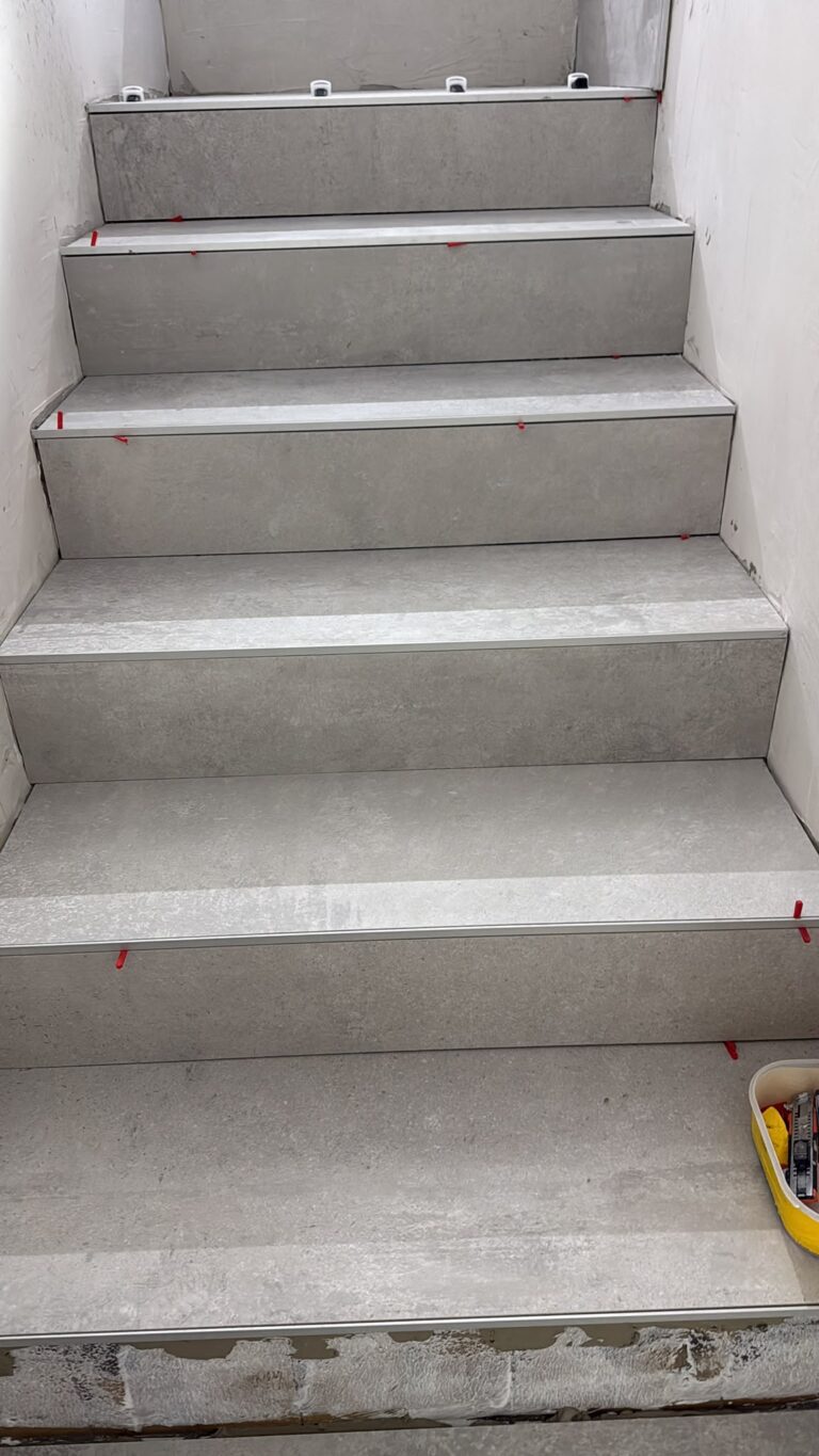 Escalier - chantier de carrelage à Toulon