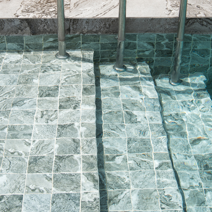 Piscine, mosaïque et margelles à Toulon
