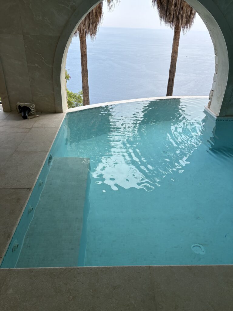 Piscine - chantier de carrelage à Toulon