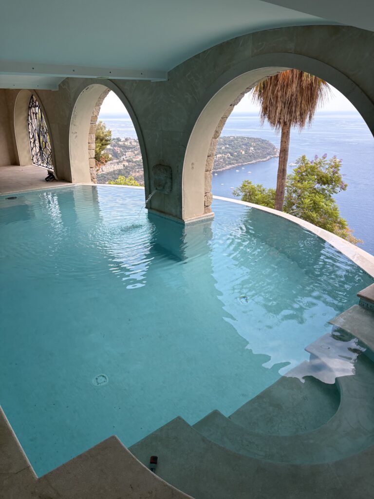 Piscine - chantier de carrelage à Toulon