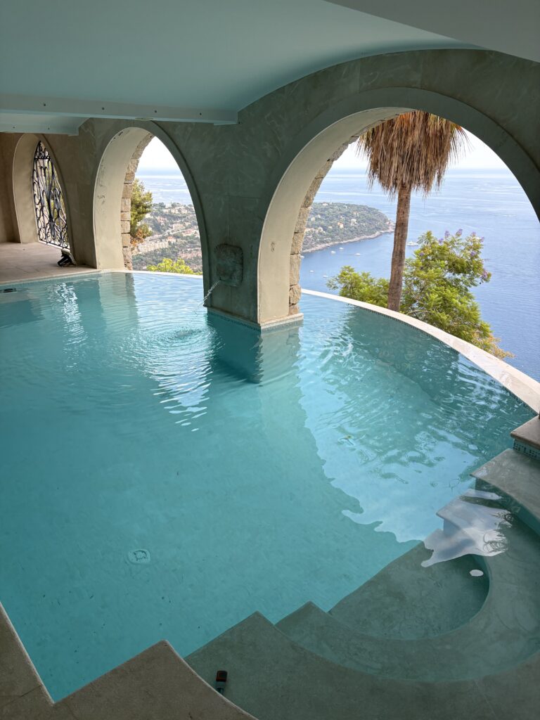 Piscine - chantier de carrelage à Toulon