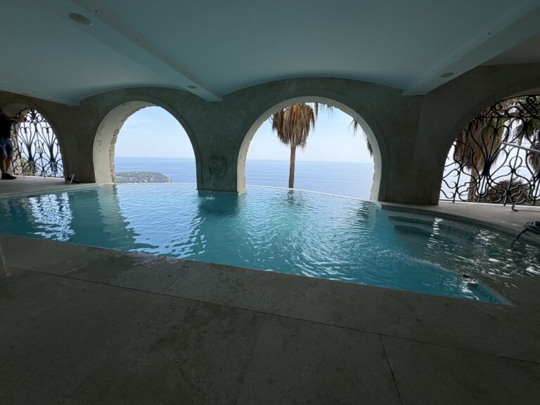 Piscine - chantier de carrelage à Toulon