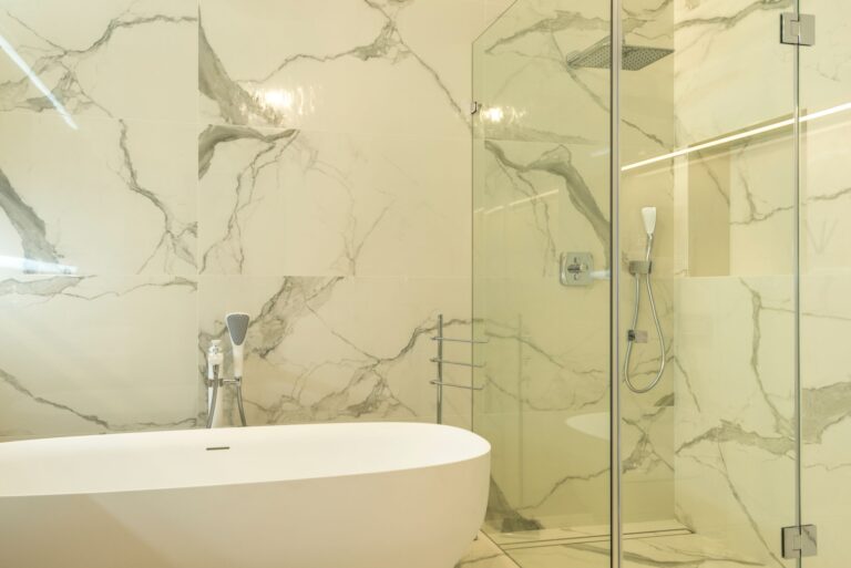 Salle de bain - chantier de carrelage à Toulon